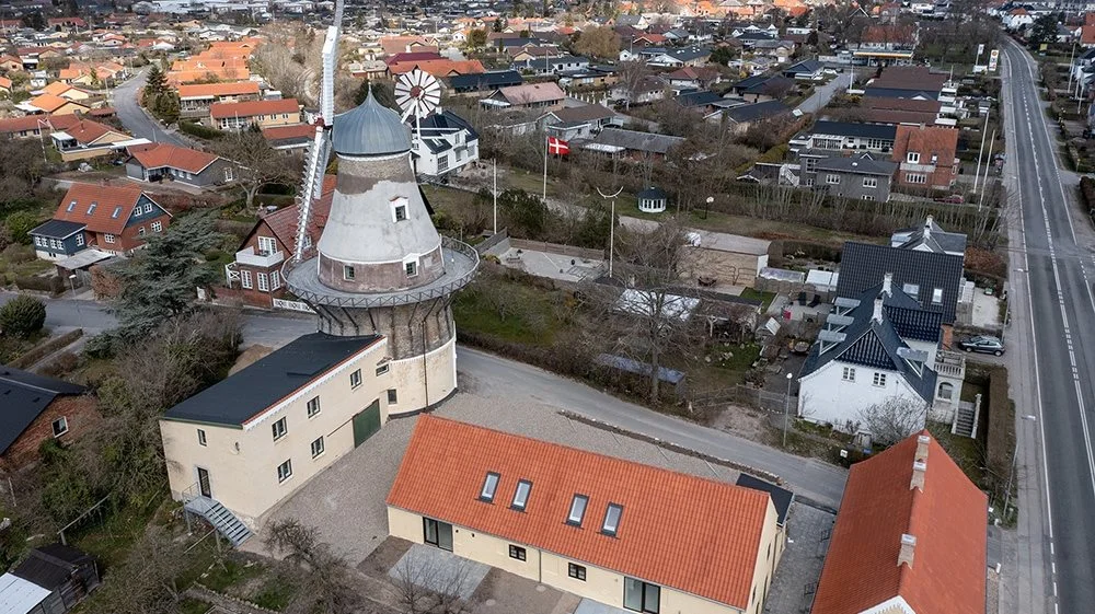 Møllen er opført som en hollandsk gallerimølle og er lidt usædvanligt indrettet med hele syv lofter. Fotos: Helene Høyer Mikkelsen 