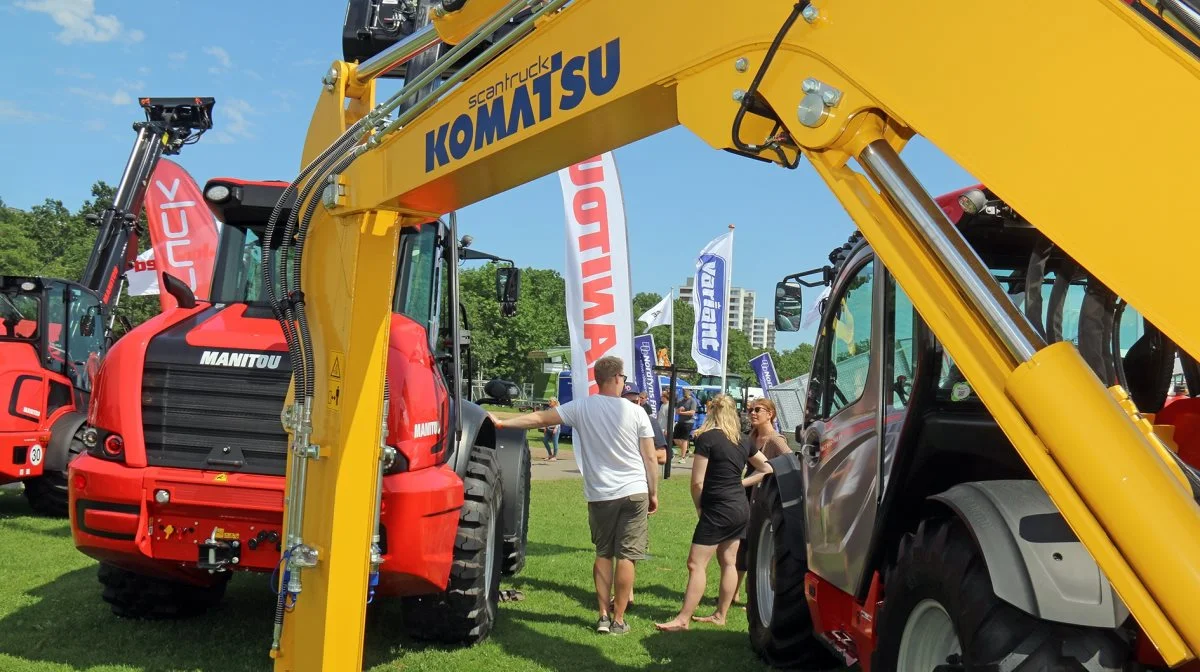 Der er tradition for både røde Manitou’er og gule Komatsu-maskiner på Det fynske Dyrskue. Foto: Scantruck