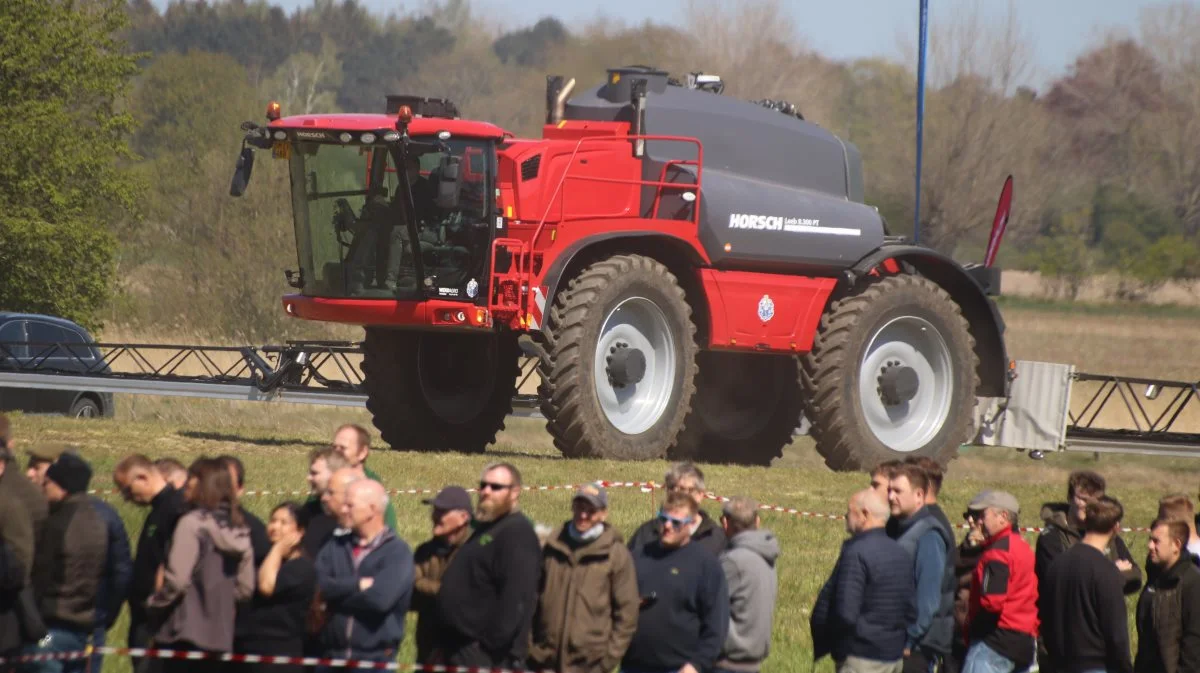 Horsch PT 8.300 selvkørende sprøjte med Raven PWM-dyser på en 36 meters bom.