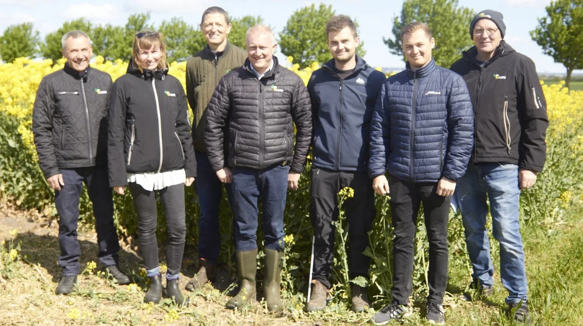 Holdet bag Agri Farm Day er klar til at byde velkommen torsdag den 8. juni. Her ses fra venstre: teamleder ved Agri Nord Poul Madsen, planteavlsassistent ved Agri Nord Marina Staun, Tommy Pedersen fra Mollerup Mølle, chefkonsulent ved Agri Nord Flemming Floor, driftsleder på Christianshøj Frederik Nielsen, planteavlskonsulent ved Agri Nord Andreas Thaysen og forsøgsleder for Agri Nord Kurt Christensen. Fotos: Tenna Bang

