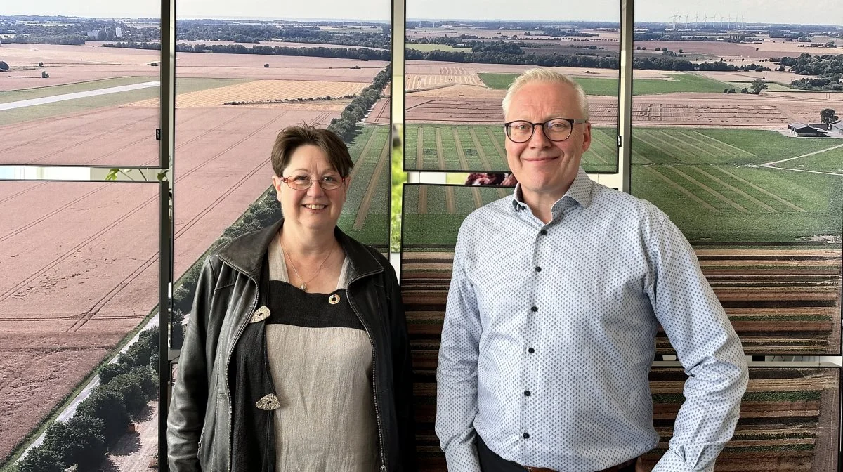 Kirsten Holst, direktør for Innovationscenter for Økologisk Landbrug, og Ivar Ravn, konstitueret direktør for Seges Innovation, ser begge store muligheder i det netop indgåede samarbejde om ESGreenTool.