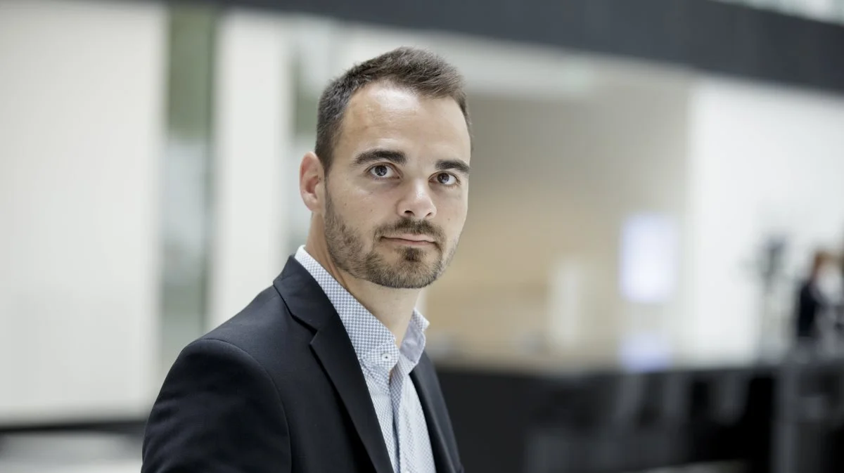 - Den strukturelle beskæftigelse vil vokse en smule i de kommende år. Men den lille stigning risikerer at blive ædt af flere offentligt ansatte, siger Morten Granzau Nielsen, vicedirektør i DI. Foto: DI