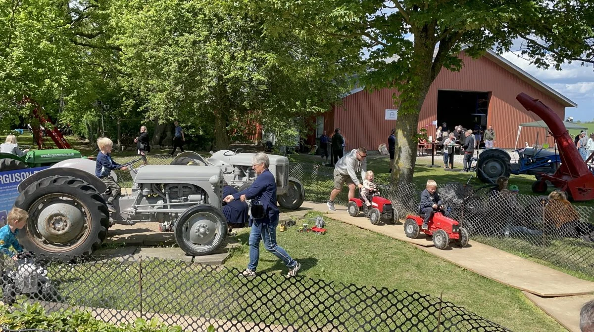 Der var også tænkt på underholdning til børnene, da Danmarks Ferguson Museum ved Juelsminde holdt arbejdende museum i pinsen. 