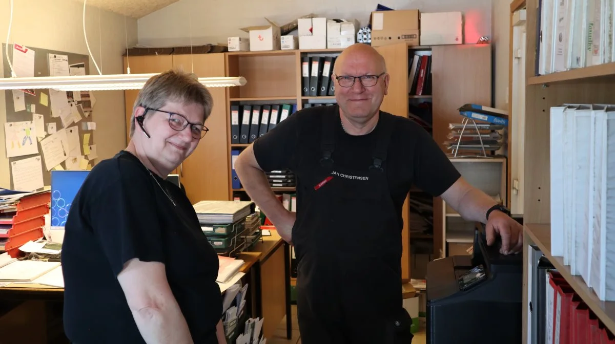 Rita og Jan Christensen er altid klar til at sende folk afsted, hvis "lokummet" brænder hos kunderne.