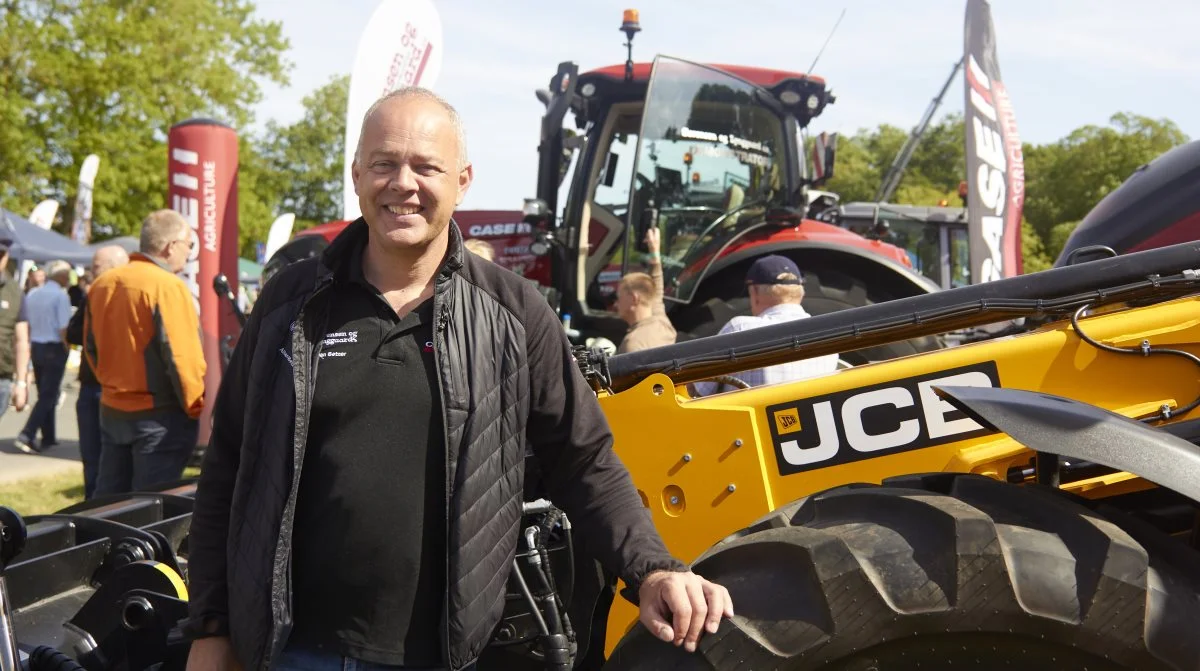 Allan Betzer viste Hobro og omegn, at Sørensen og Lynggaard nu også er JCB-forhandler.