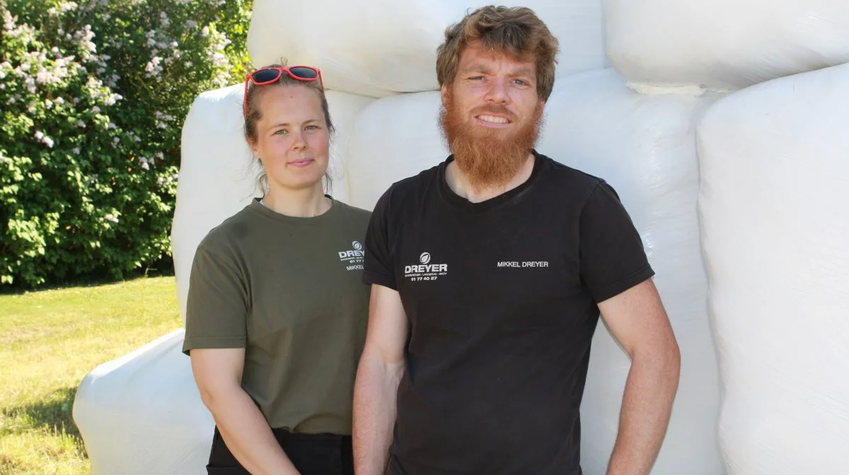 Mikkel Dreyer sammen med sin kæreste Thrine Jakobsen, der gerne hjælper i marken, når der er behov for det. 