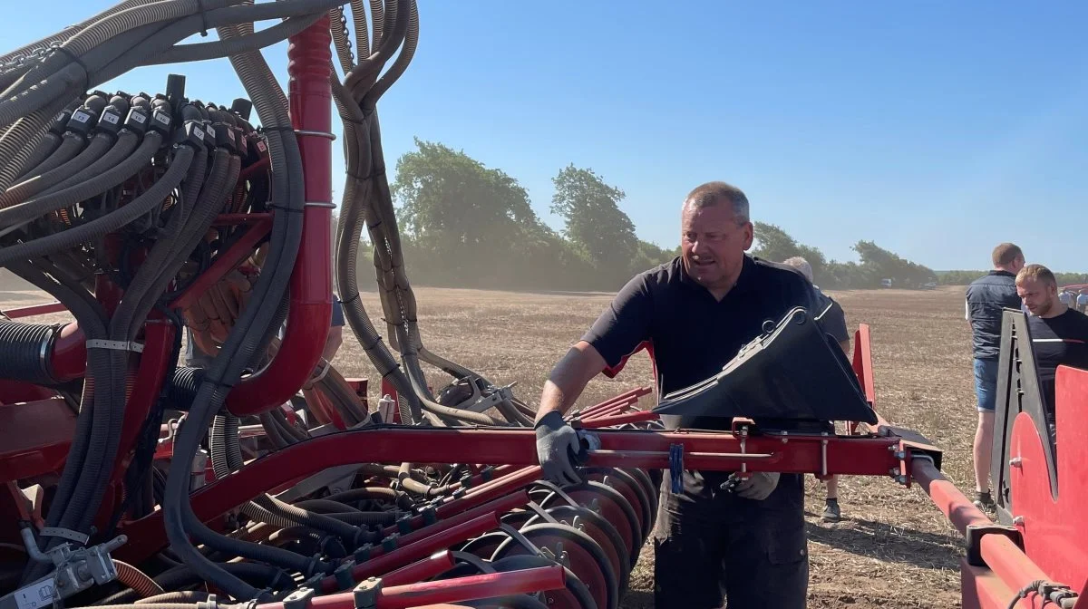 - Focus TD er strip-till-systemet, og det vinder mere og mere indpas på de bedrifter, hvor man kører pløjefri, forklarer produktspecialist på Horsch, Arne Gejl. Fotos: Jacob Lund-Larsen 