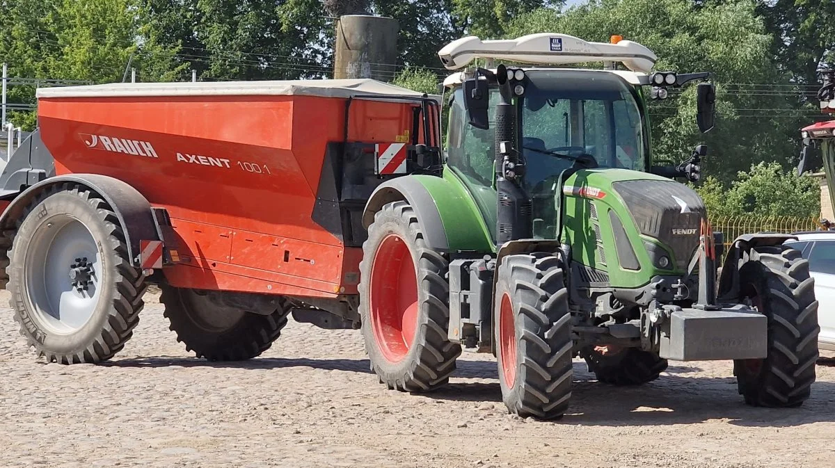 - Vi har de seneste år reduceret kvælstofgødningen fra op mod 220 kg N/ha til i dag mellem 120-140 kg N/ha, ligesom vi er gået fra tre til fire svampesprøjtninger i hvede til nu typisk en enkelt sprøjtning eller – som i år – slet ingen svampesprøjtning, siger driftslederen.