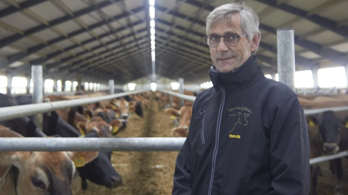 Henrik Larsen har været mælkeproducent i 38 år, og glæder sig til hverdagen med den nye stald.