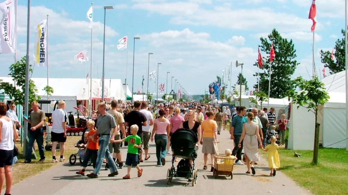 Sæt kryds i kalenderen og kom til Landsskuet i Herning den 29. juni - 1. juli. Landbrugets flotteste dyr bedømmes på hele pladsen over alle tre dage. Lørdag overrækkes prisen for Danmarks smukkeste malkeko, en særlig hæder som kun gives på Landsskuet i Herning. Arkivfoto: Erik Poulsen