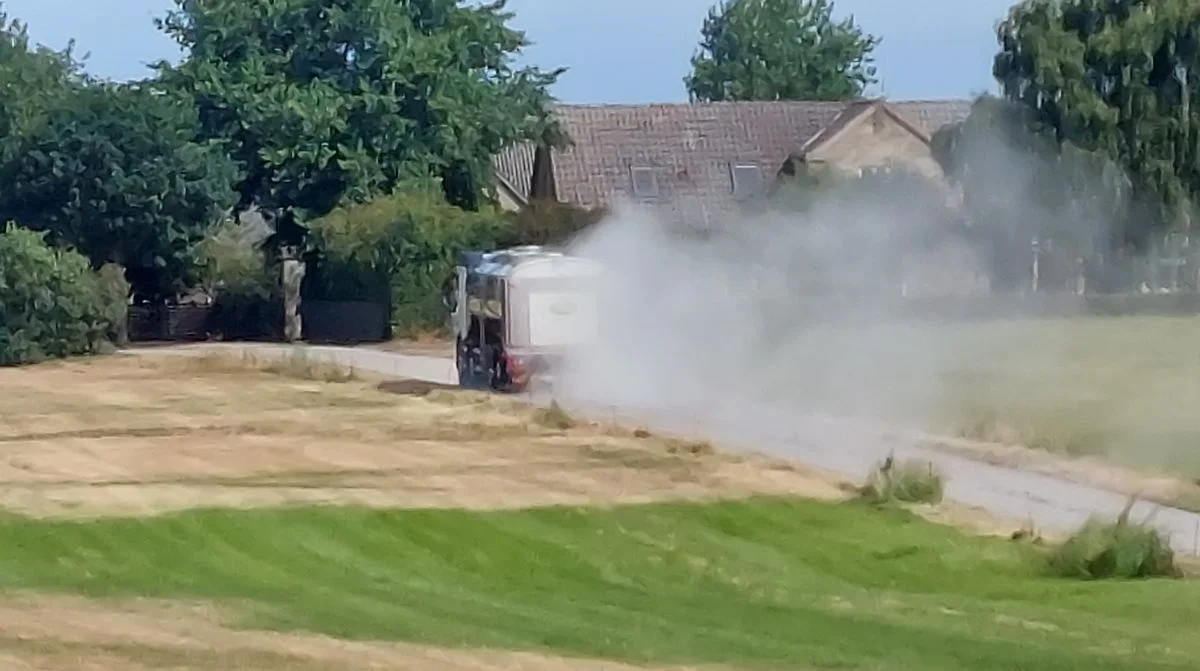 Der bliver hentet mælk fra Enggaarden hver anden dag.