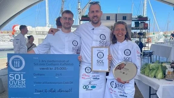 Vinderne af Kantineprisens Cook Off 2023 ved Sol over Gudhjem. Pressefoto