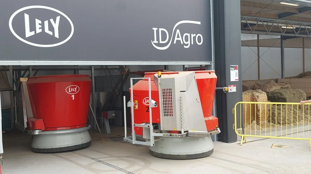 Lely Center Rødekro har leveret og installeret det nye robotfodringssystem på Gråsten Landbrugsskole, der både er mere effektivt og sparer på energien. Foto: John Ankersen