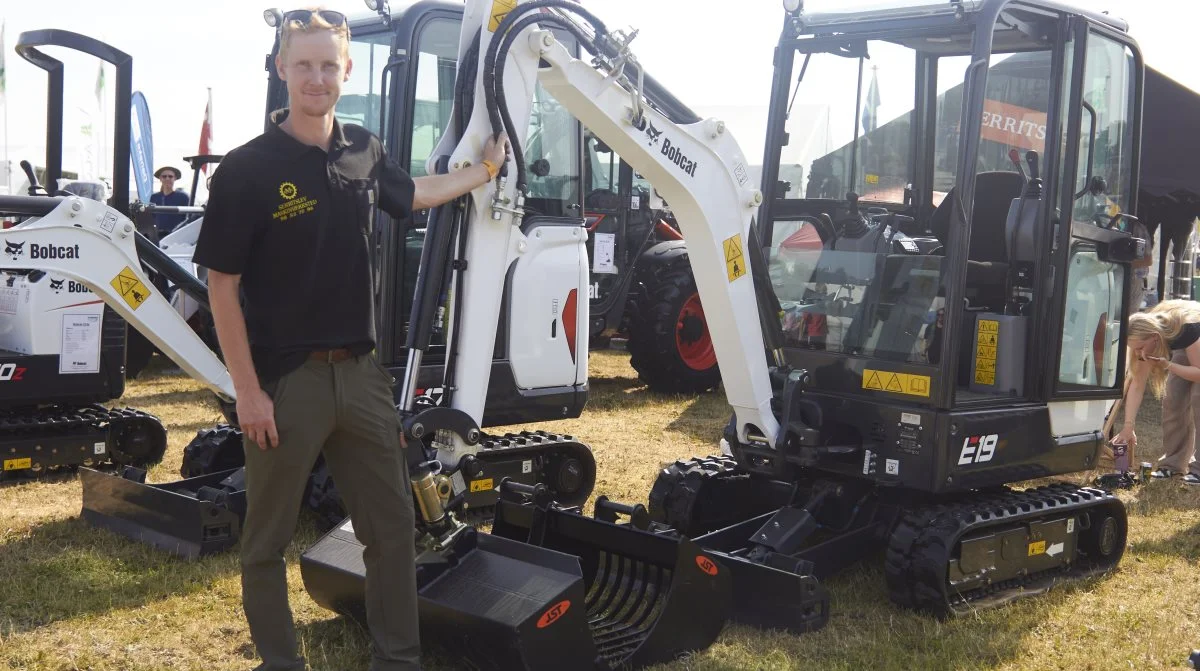 Jeppe Andersen er anden generation ved Serritslev Maskinforretning i Vendsyssel. Virksomheden har netop udvidet deres samarbejde med Stenderup og skal fremover stå for salg, service og reparationer af Bobcat, fra Limfjorden og op. Foto: Tenna Bang