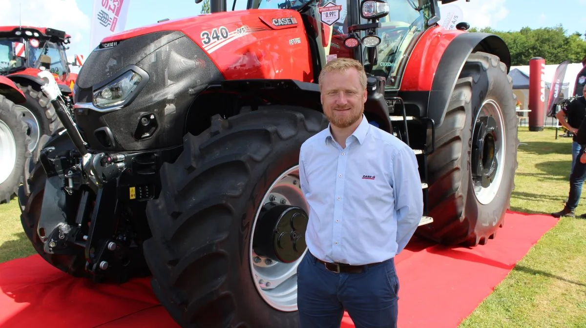 Heine Slyk, der er traktorproduktspecialist hos Case IH for Norden samt Baltikum, var glad for officielt at kunne præsentere den nye topmodel – Case IH Optum 340 AFS-Connect på Landsskuet i Herning, der samtidig var Danmarkspremiere. Fotos: John Ankersen