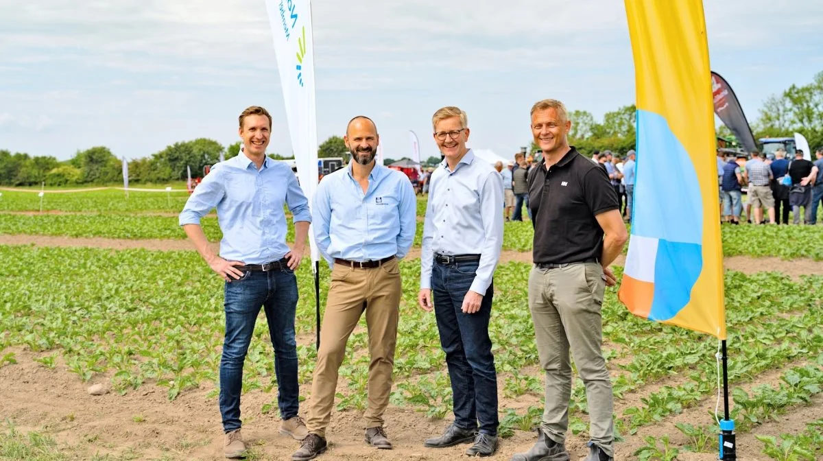 Nordic Sugar og YARA har indgået samarbejde. På billedet ses fra højre Claus Nørgaard, Head of Agricenter hos Nordic Sugar Danmark. Jens Jakob Larsen, Commercial Director i Yara Denmark. Søren Fredslund, Business Development Manager i Yara Danmark og Christopher Munke-Svendsen, Head of Sustainable Agriculture Development hos Nordic Sugar. Foto: Yara Danmark