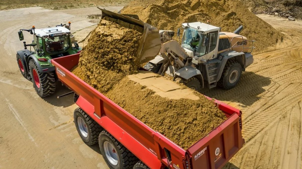 Krampe HD 700 Heavy Duty tilbydes nu til entreprenørsegmentet. Læssekapaciteten er 15,5 kubikmeter (eller 19,8 ifølge ISO 7546) og en teknisk nyttelast på 30 tons. Krampe HD 700 er dimensioneret til transport af tunge læs.