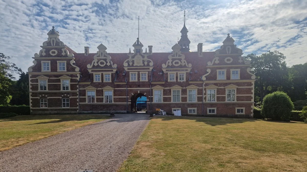 Wrams Gunnarstorp kan dateres helt tilbage til midten af 1600-tallet, da Skåne var en del af Danmark. Rudolf Tornerhjelm er femte generation af ejerskabet på herregården. Foto: Henning K. Andersen