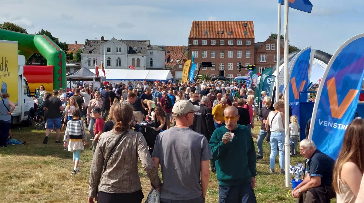 Masser af gæster på Ribe Dyrskue. Her et foto fra sidste års skue, der satte ny besøgsrekord med hele 12.300 gæster i løbet af dyrskuedagen. Arkivfoto: John Ankersen
