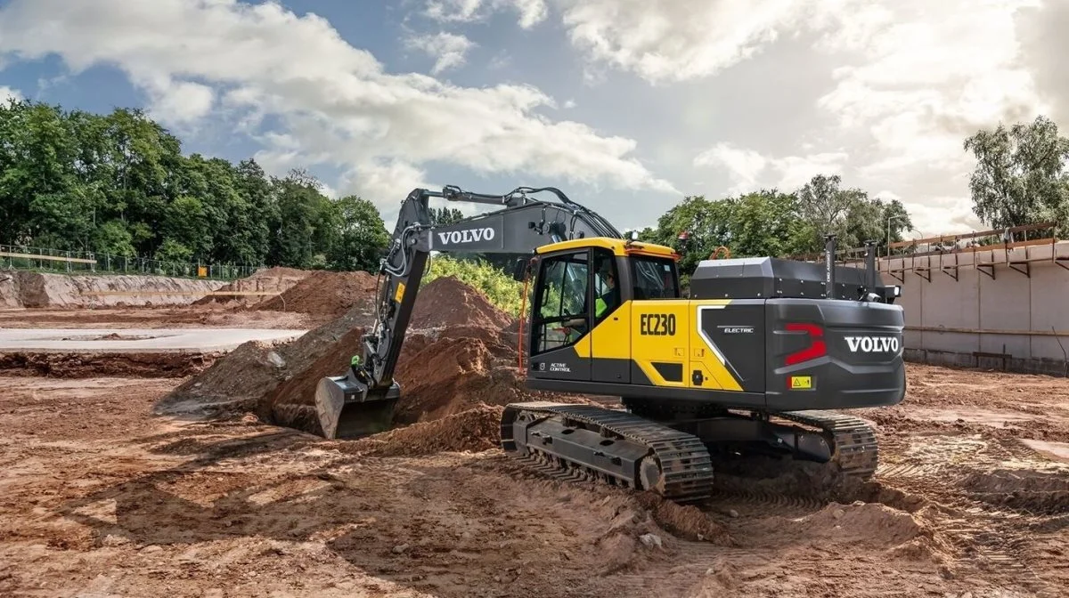 Den første mellemstore elektriske gravemaskine fra Volvo Construction Equipment (Volvo CE) EC230 Electric er nu tilgængelig for udvalgte kunder.