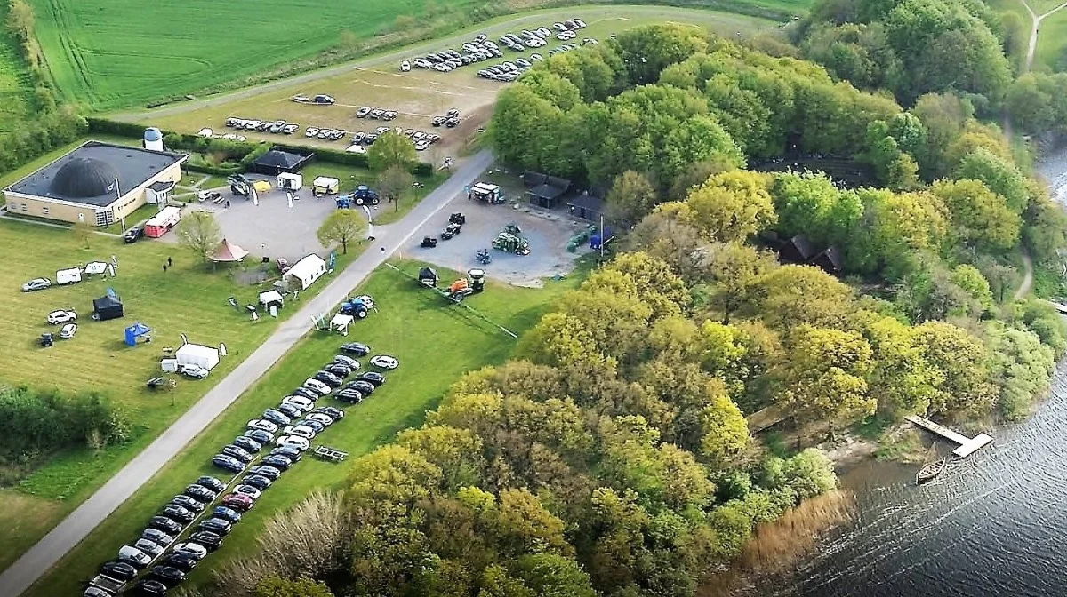 De smukke rammer omkring friluftsscenen i sønderjyske Jels danner igen i år rammen om Landbrugets Folkemøde, der finder sted den 8 september.