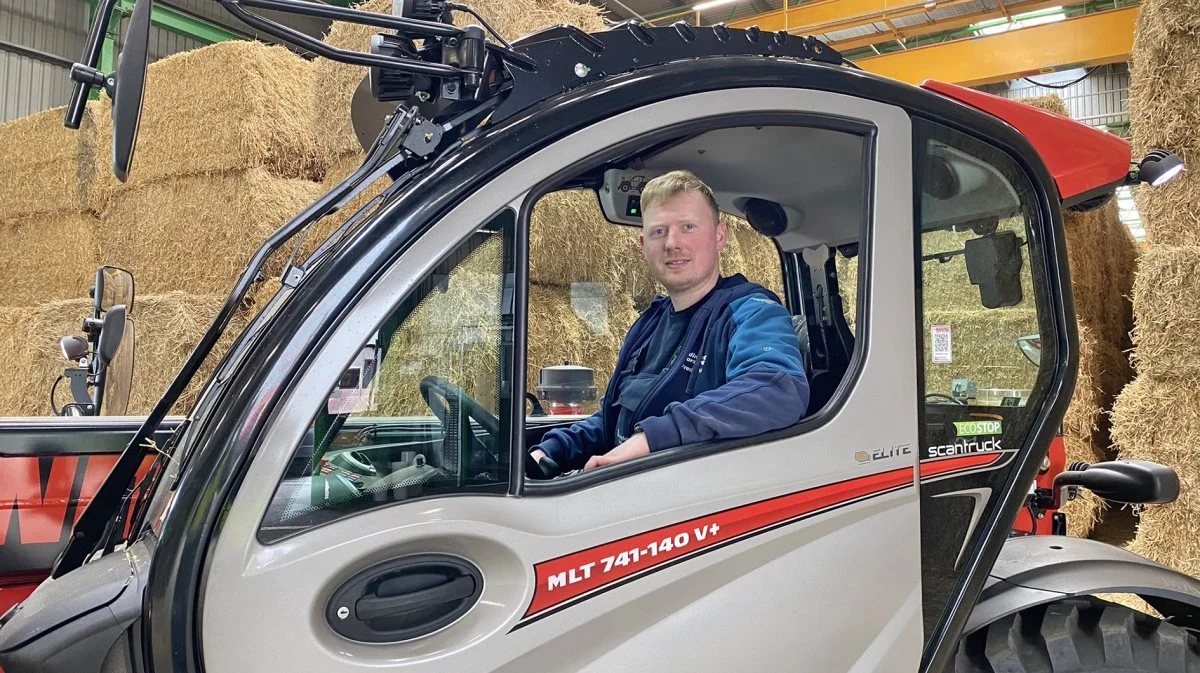 Frederik Hansen, driftsassistent hos Vordingborg Forsyning, kendte Manitou-teleskoplæsserne i forvejen og fik derfor en central rolle, da der skulle vælges én afløser for to trucks.