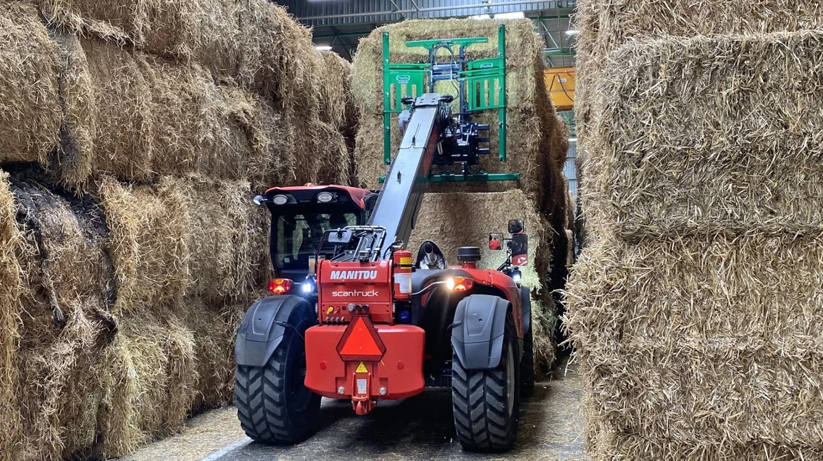 Det er store mængder halm, der håndteres hos forsyningsselskabet på Masnedø ved Vordingborg. I 2022 blev det til omkring 35.000 tons – foruden 10.800 ton flis.