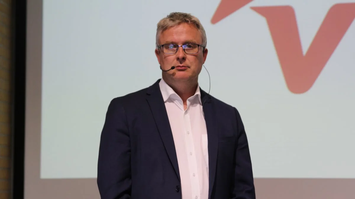 Det er en fødevareminister, der er bekymret for, hvorvidt dansk landbrug - i forbindelse med kommende genrationsskifte - bliver på danske hænder, der nu sammen med forligskredsen bag »Aftale om grøn omstilling af dansk landbrug« sætter unge landbrugere på dagsordenen. Arkivfoto: Henriette Lemvig