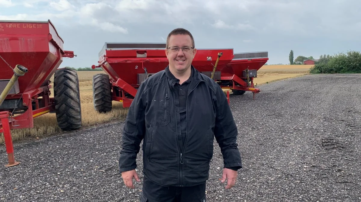 - Der bliver tale om en pris pr. dag, man lejer kalksprederne, forklarer Lars Lise, der er tredje generation på gården, Lisesminde, få kilometer syd for Sakskøbing på Lolland. Foto: Jesper Hallgren