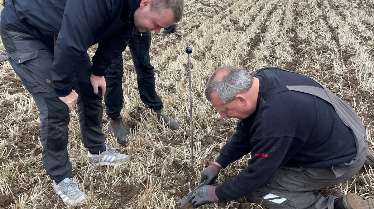 Arne Gejl, Horsch-specialist hos WegoAgro, nørdede igennem, da han mandag aften sammen med kolleger viste, hvad en Horsch Focus 6 TD kan præstere i en østjysk vinterbyg-stub. 
