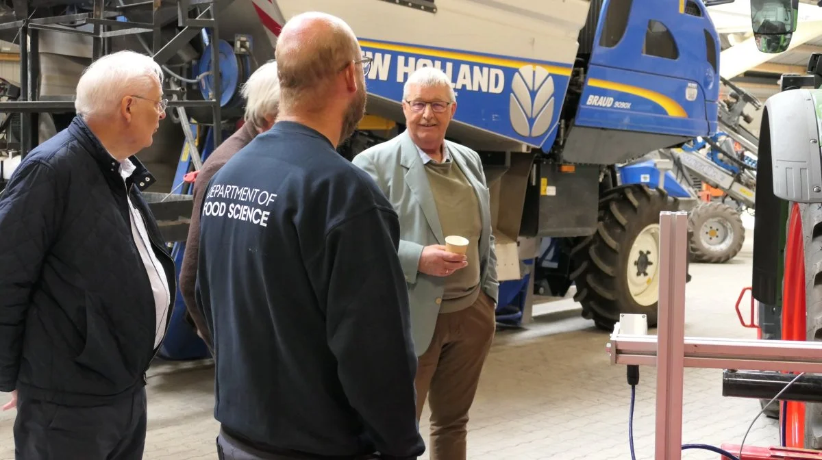 Formand for Djursland Landboforening, Hans Gæmelke, venter sig mange værdifulde forskningsresultater for fremtidens planteproduktion fra den nye forsøgsstation AU Auning. Blandt andet maskinhøst af frugt og grønt. 