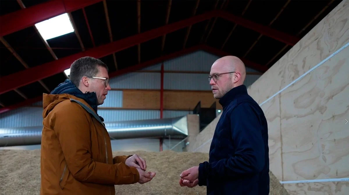 Fra venstre: Produktspecialist for økologi i Danish Agro, Allan Hartman Hansen og Driftsleder på Kroghsminde, Andreas Krogh. Foto: Danish Agro