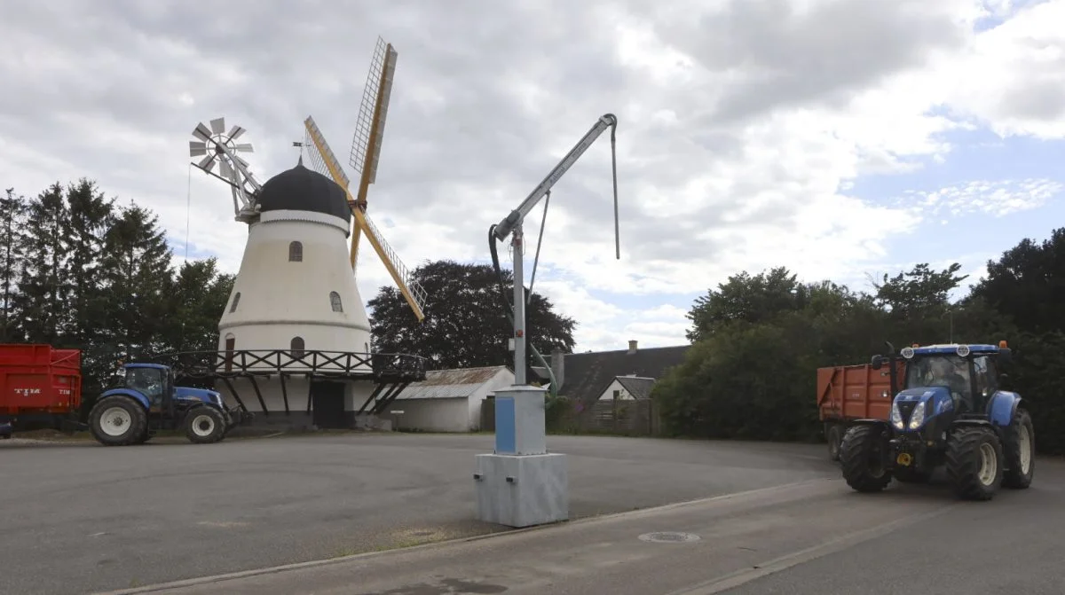 Efter regn og blæst i starten af ugen var igen travlhed torsdag eftermiddag her på DLG’s afdeling på Ulbølle Mølle.