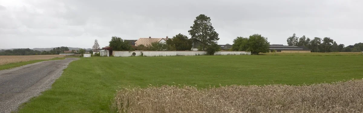 På denne gård udenfor Tappernøje holder NP Motor til.