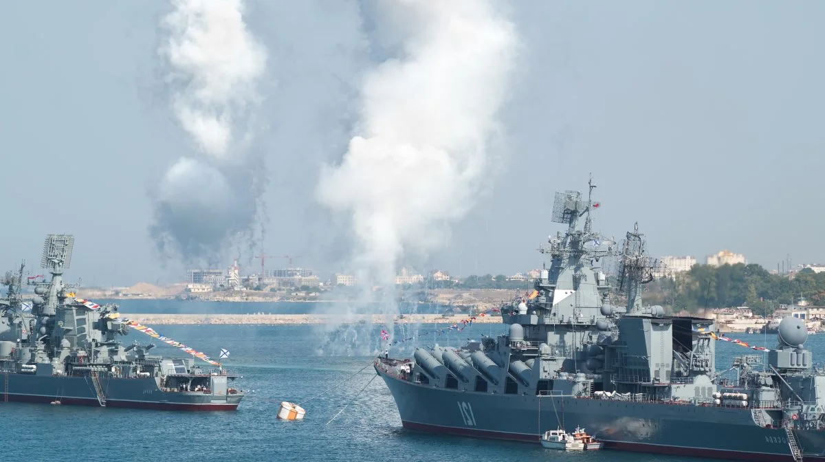 På billedet ses russiske skibe ud for Sevastopol på Krim-halvøen ved en tidligere lejlighed. Foto: Colourbox