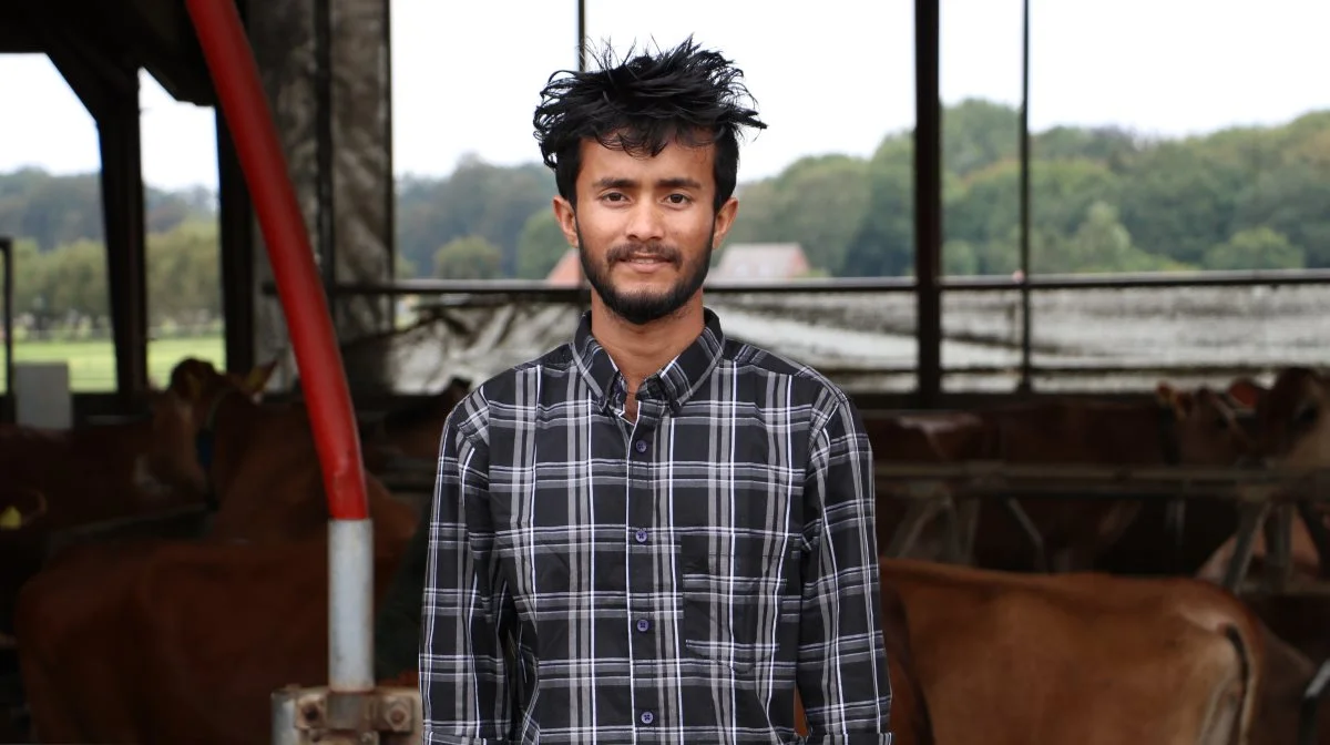 Moharaj Miah er, som den første fra Bangladesh, blevet ansat som praktikant hos Kim Skou Rasmussen nord for Krogsbølle. Fotos: Velas