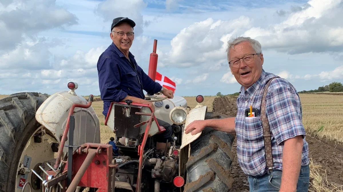 To pløjeveteraner havde et par herlige dage under pløjestævnet ved Kirke Såby. Per Jørgensen fra Hvalsø (til venstre) og den jyske pløjedommer Jens Kristen Buskbjerg. Foto: Jesper Hallgren