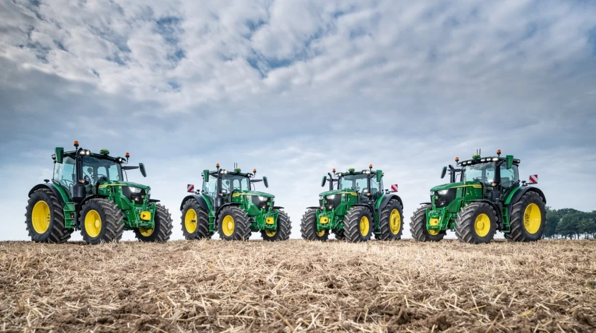 Der står John Deere på hver fjerde traktor, der bliver solgt i Danmark pr. 31. august. Mærket er markedsvinder i over 40 hk-segmentet med en markedsandel på 38 procent og i over 200 hk-segmentet med 50 procent. Pr. 31. august viser denne måneds traktorstatistik, at John Deere har nyregistreret 249 traktorer indtil nu i år, efterfulgt af Case IH med 172 og New Holland med 144 enheder. Arkivfoto