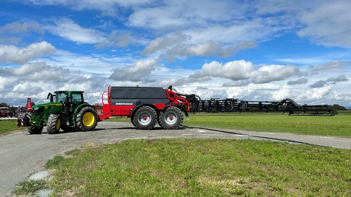 Horsch Leeb Xeric 14 FS er bygget op på undervognen fra Horsch Leeb TD 12-sprøjterne. Tankkapaciteten er 14 kubikmeter og bommen op til 48 meter – her er det dog versionen med 36 meter bom. Foto: Kasper Stougård 