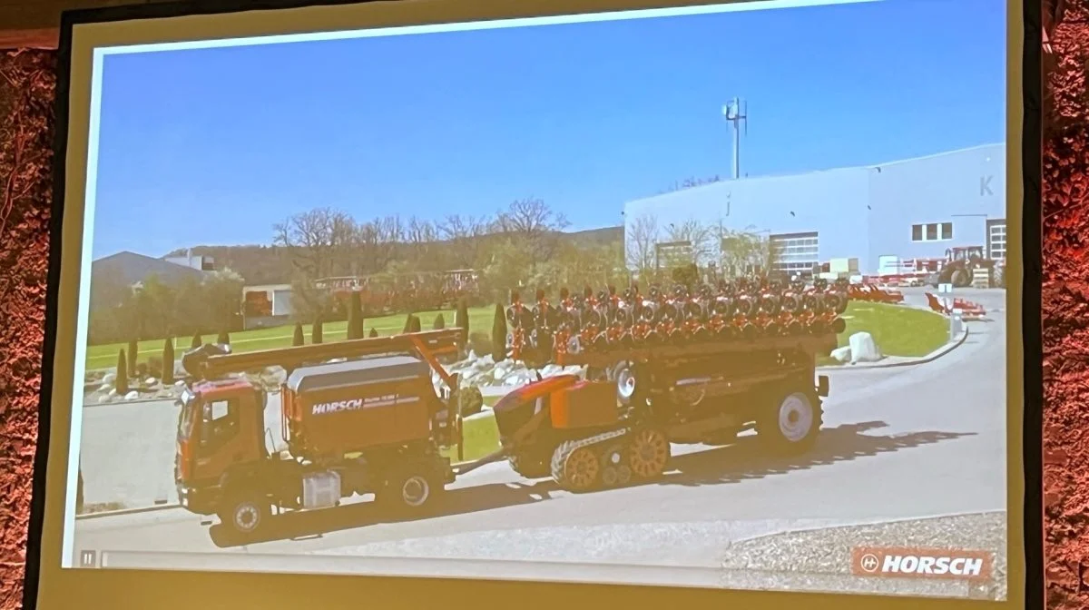 Horsch havde færdigudviklet Robo som et gennemført produkt, der kunne transporteres til marken og udføre arbejdet autonomt. Men ifølge Michael Horsch giver produktet grundet for høj pris ikke mening – derfor er det nu droppet. Foto: Kasper Stougård 