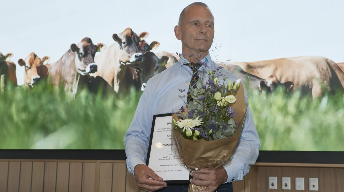 Ved jerseyårsmødet fik senioravlsleder Peter Larsson overrakt Peder Rands legat.