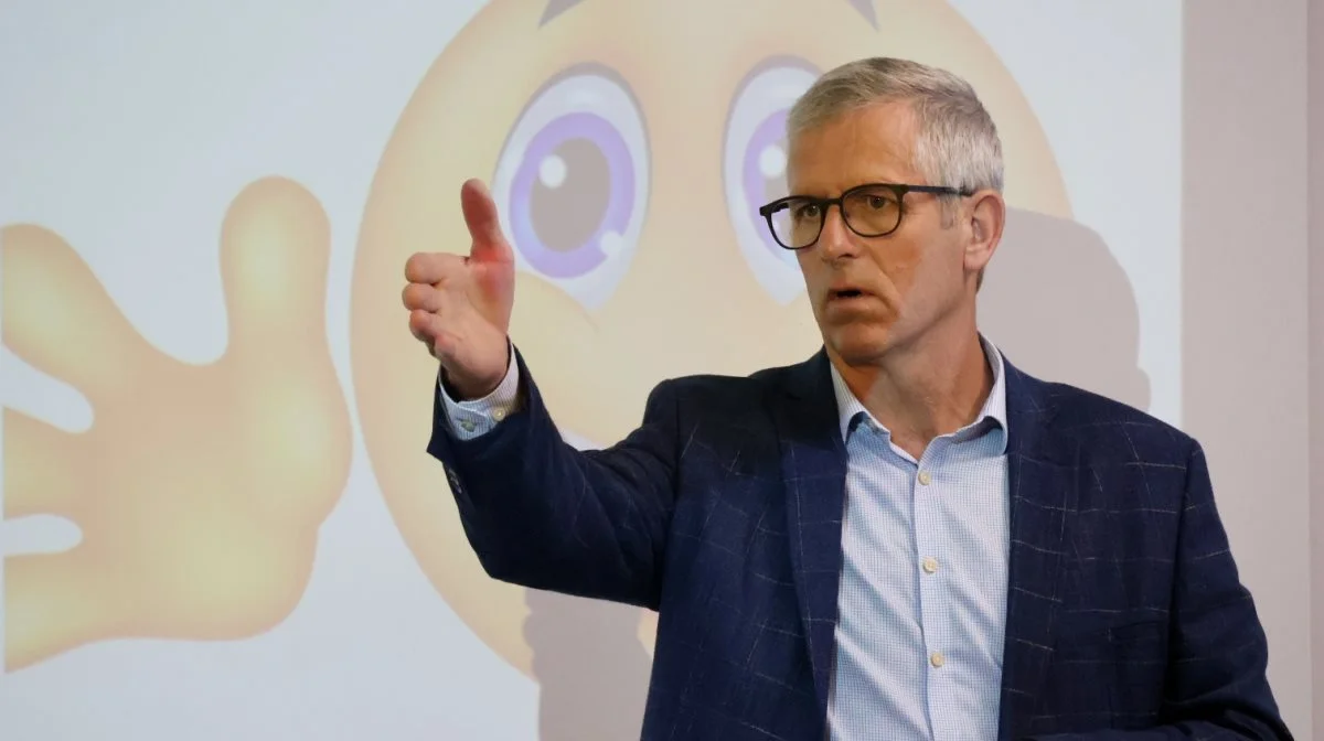 - Hvis vi skal fastholde og sikre en stabil arbejdskraft, så er vi nødt til at interessere os for, at ægtefællen til vores udenlandske medarbejder også bliver en del af lokalsamfundet, siger Lars-Peter Boel.