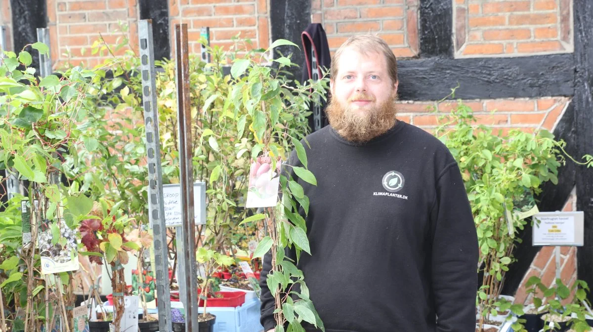 Magnus Buch, indehaver af Klimaplanter.dk, der deltog i Høstmarked på Sanderumgaard for første gang.