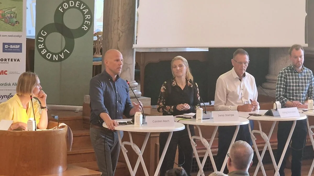 Konferencen sluttede med en debat mellem politiske ordførere.