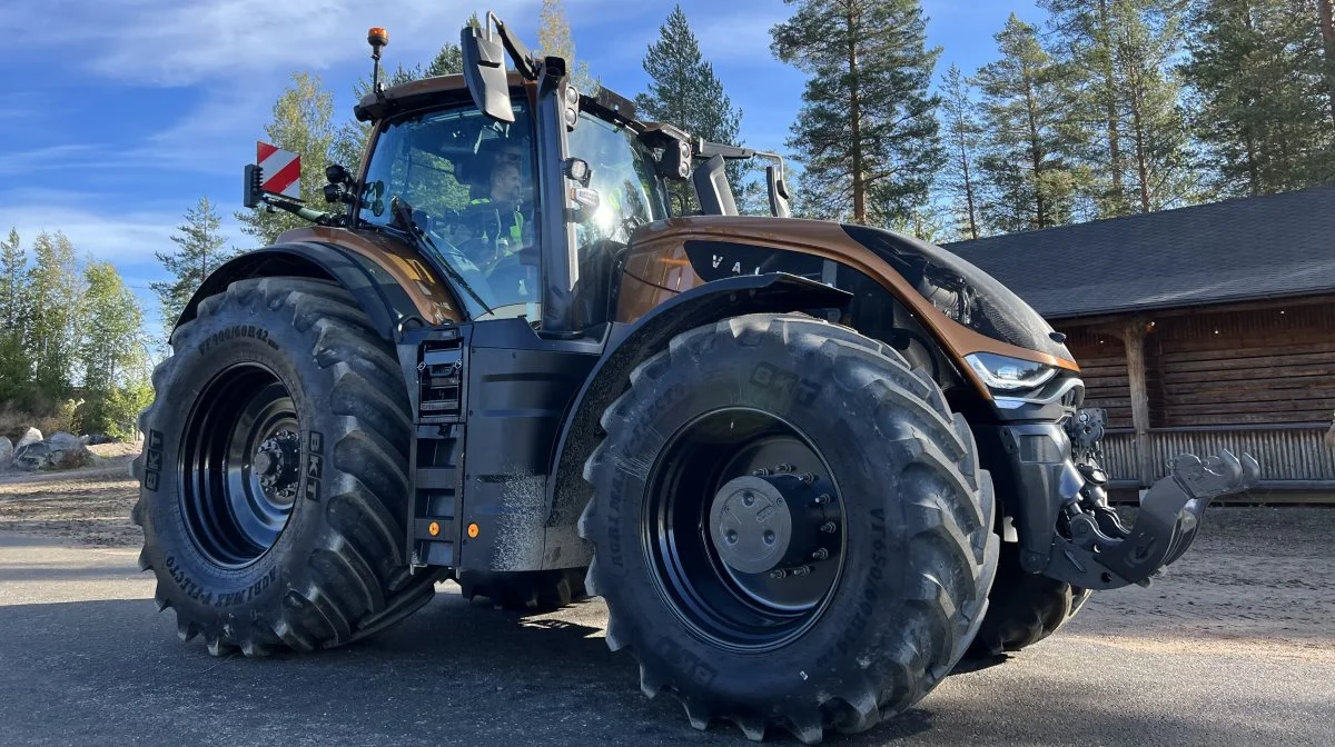 Her ses den nye S-serie ved præsentationen fredag formiddag på Valtras fabrik ved Suolahti i Finland. Foto: Kasper Stougård 