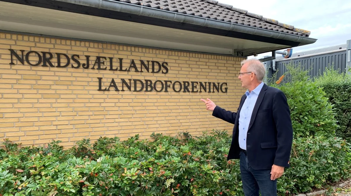 I 25 år har Niels Peter Ravnsborg haft sin daglige gang i den gule ejendom på Industrivænget 22 i Hillerød, hvor han 1998 tiltrådte som afdelingsleder i Nordsjællands Landboforening. Foto: Jesper Hallgren