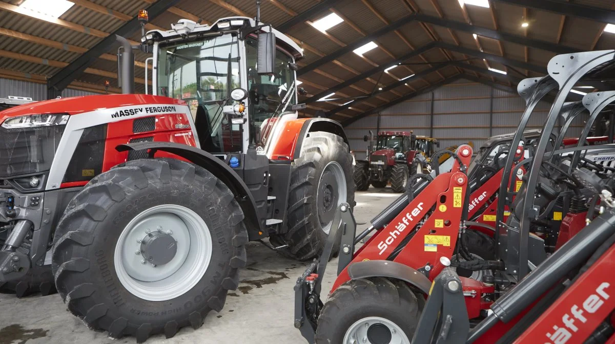 Siden starten i 2009 har Hadsten Maskiner solgt Schäffer minilæssere i Østjylland. Sidste forår kom forhandlingen af Massey Ferguson til.
