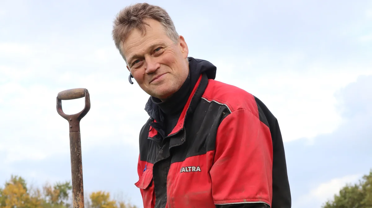 Mælkeproducent Kaare Larsen har drevet sit kvægbrug pløjefrit siden 2010 og efter principperne i conservation agriculture siden 2020.