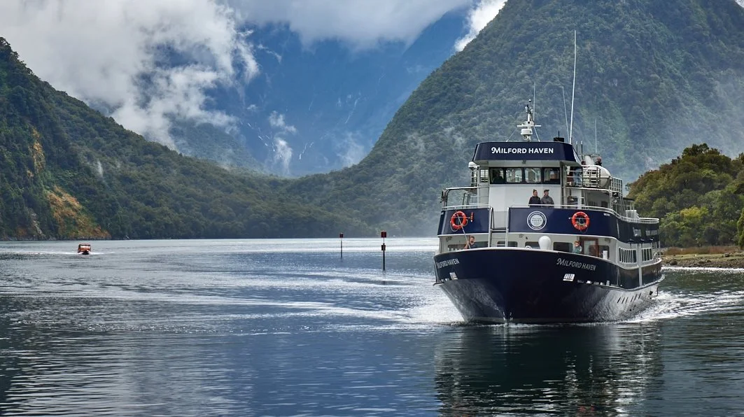 Vi skal ud at sejle i Milford Sound, som er en meget spektakulær oplevelse.