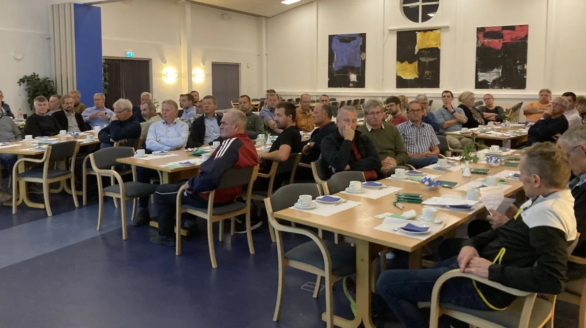 Bestyrelsens indstilling gav anledning til forskellige spørgsmål og bemærkninger, men den generelle holdning fra medlemmernes side var en stor opbakning, som afstemningens resultat også viste, eftersom 38 stemte ja til sammenlægningen og to stemte nej. Foto: VKST